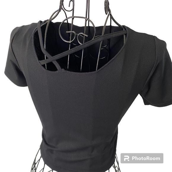 HALARA NWT Short Sleeve Crisscross Cut Out Cropped Yoga Sports Top Black Size M - Picture 1 of 10